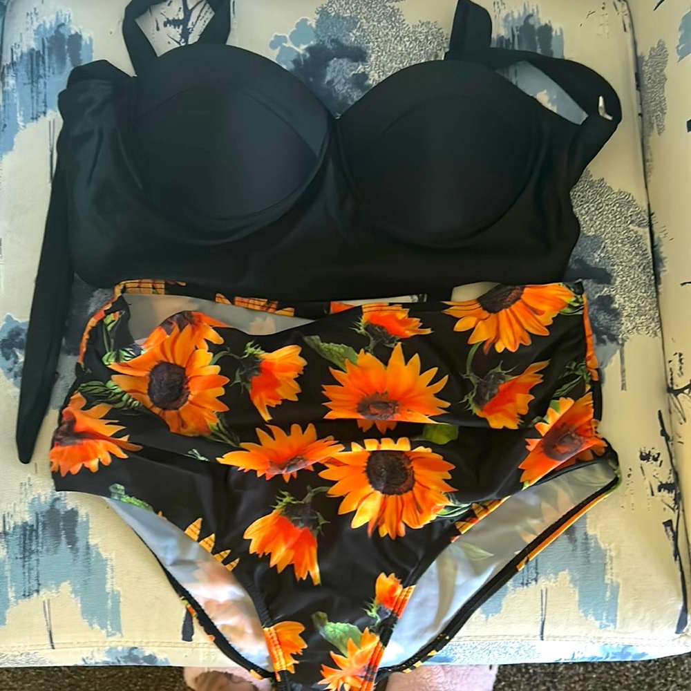 🌻Women’s Sunflower Swimsuit🌻